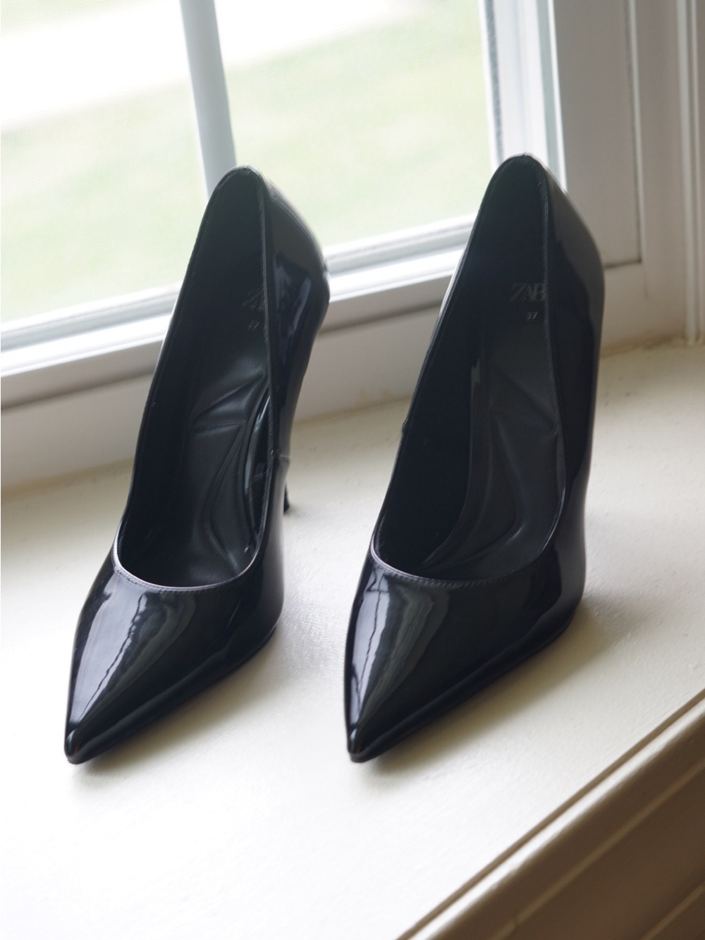 ZARA Women’s Black Patent Pointed-Toe Heels